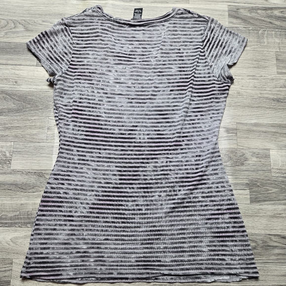 Y2K Vintage Vanity Graphic V-neck Tee - Picture 6 of 6